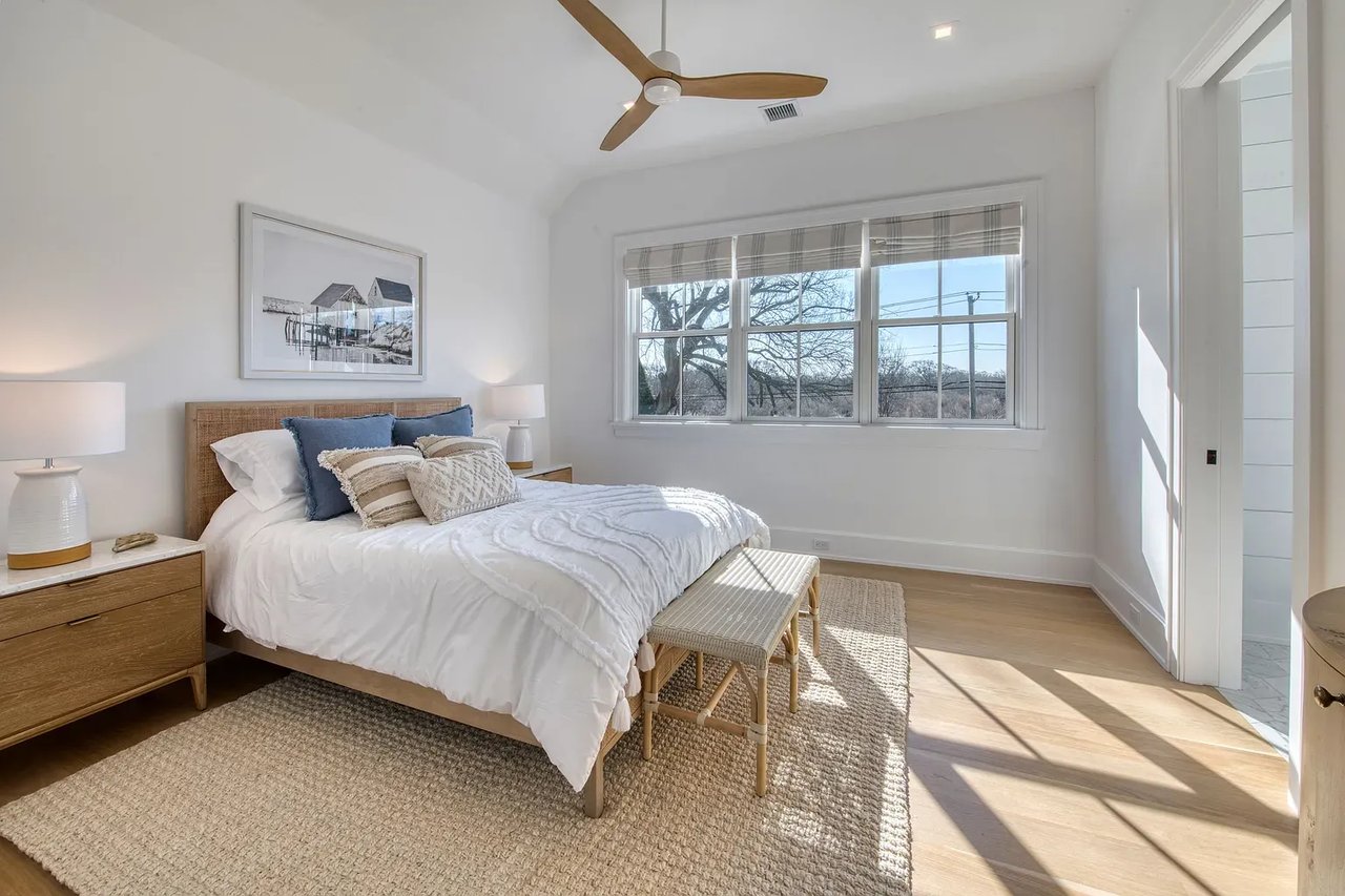 2892 Montauk Highway