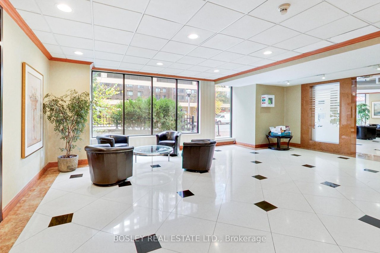 633 Bay St 2005