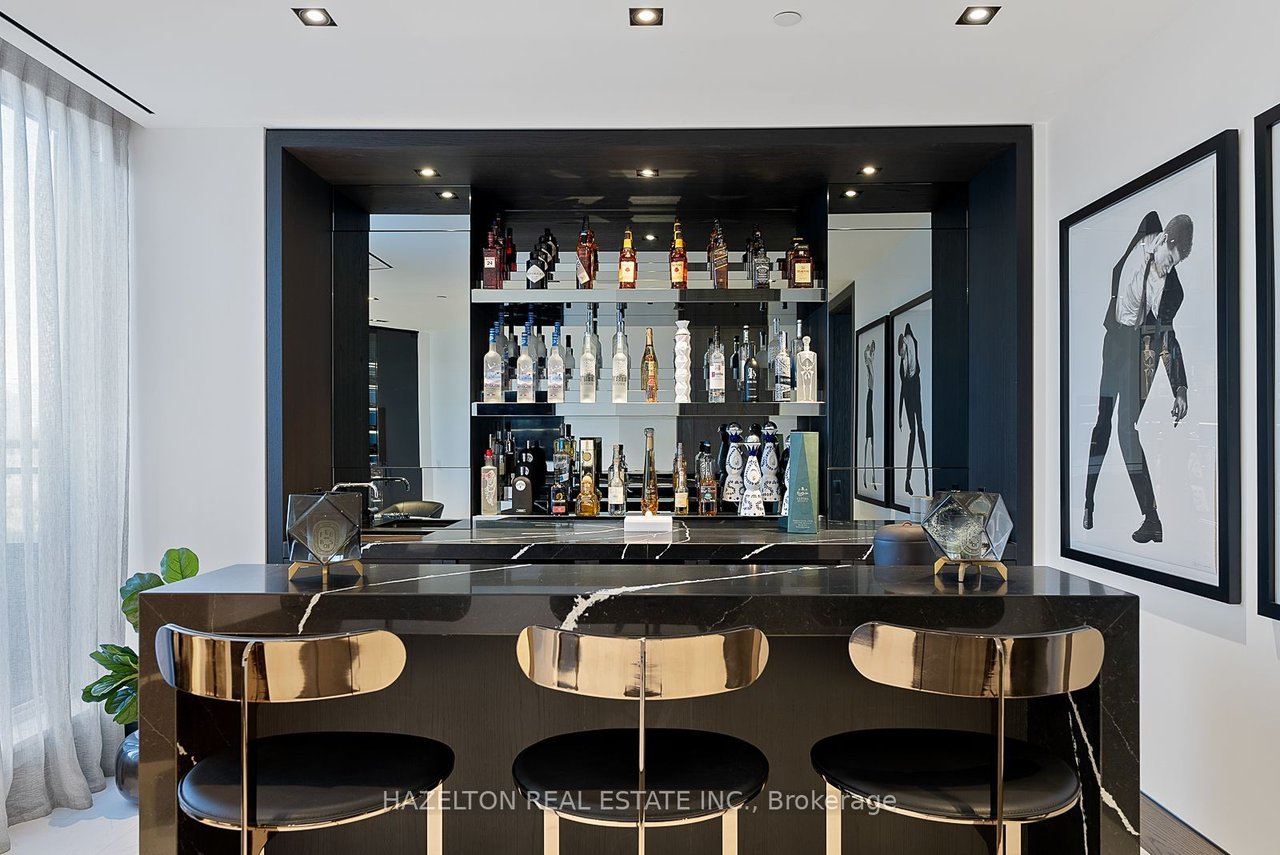 YORKVILLE'S PINACLE OF LUXURY PENTHOUSE
