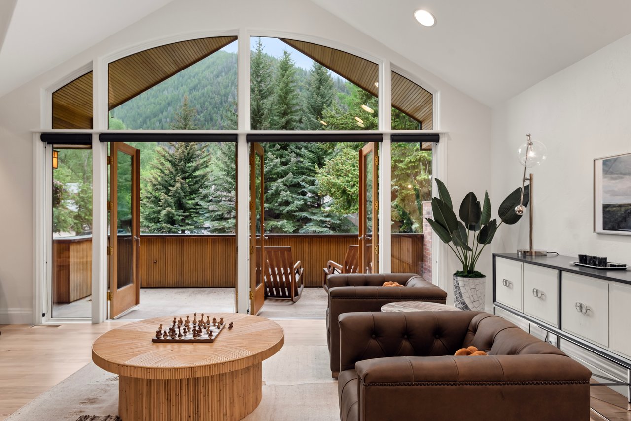 Beautiful Mountain Contemporary Townhome in Aspen Central Core