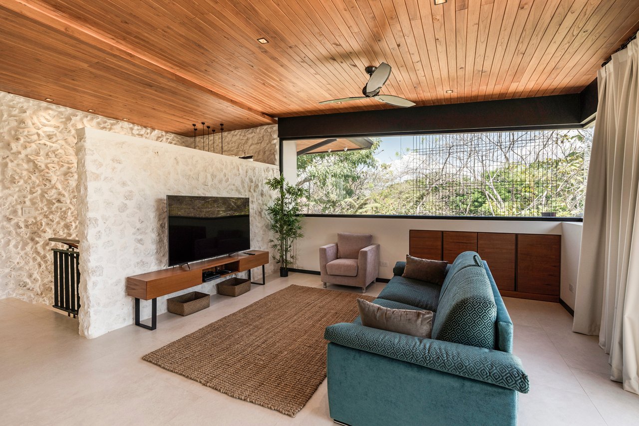 Villa Solana: Modern Luxury Steps from Playa Mansita in Hacienda Pinilla