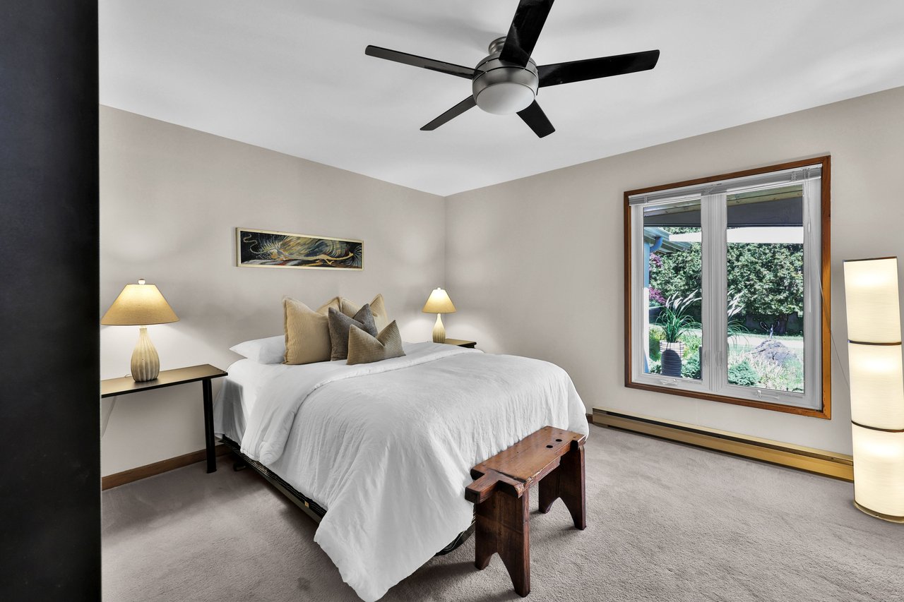 2360 8 Side Road, Burlington