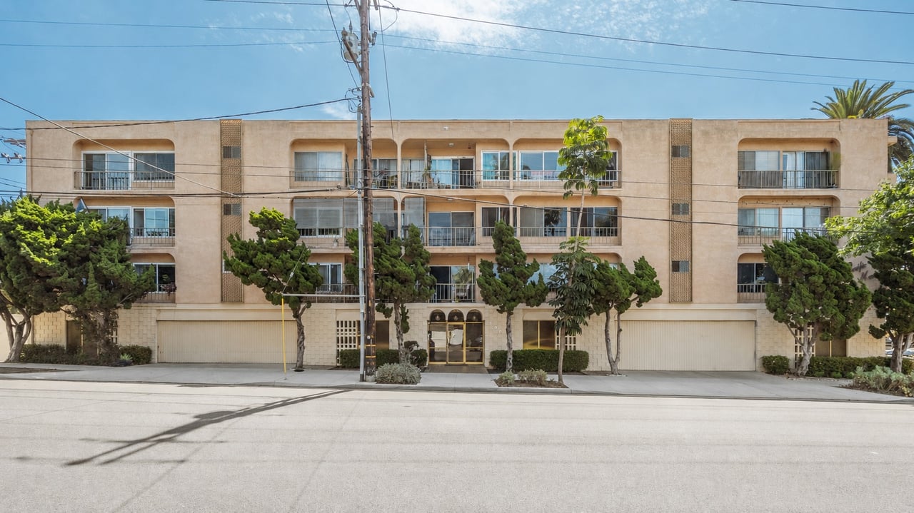 100 Loma Ave #404