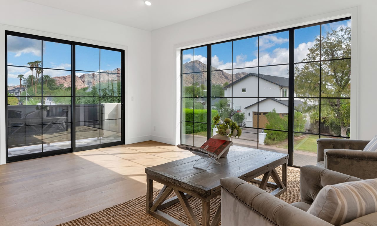 4244 N 45TH Place
