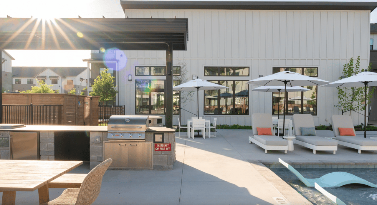 10 weeks free + $2,500 e-gift card