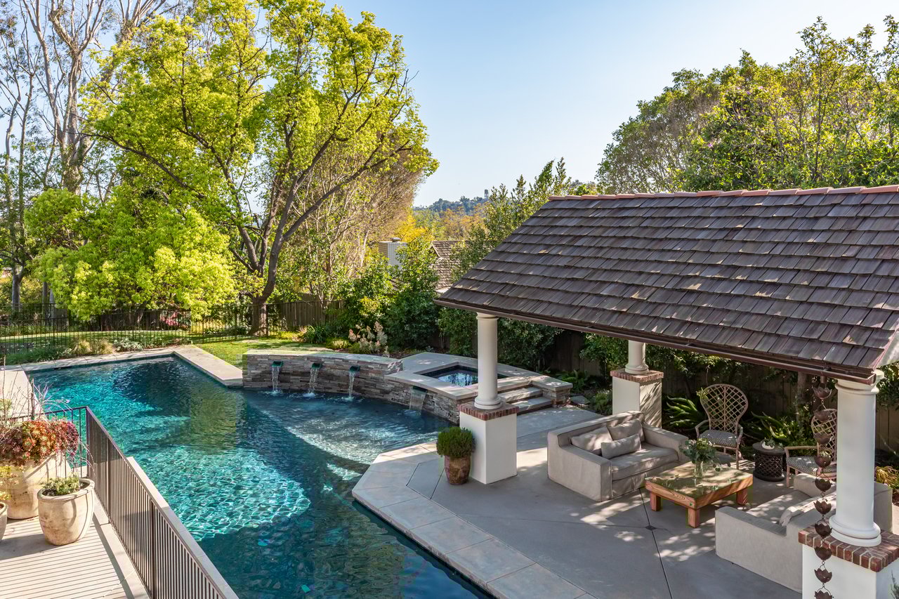 233 Hillside Rd