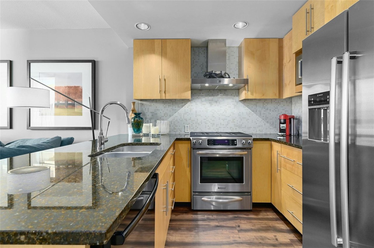 300 Bowie St APT 702