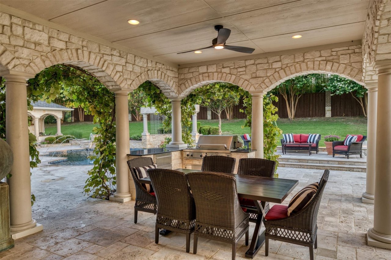 Exquisite Estate On 2.5 Acres - Heath, TX