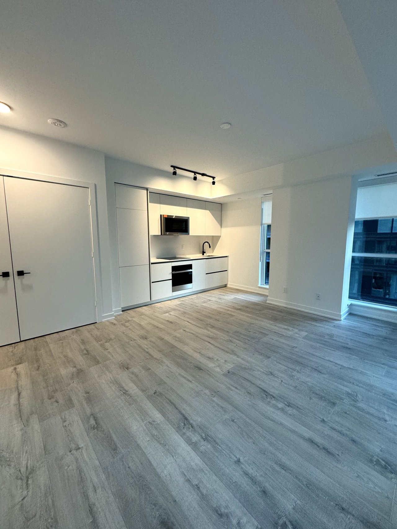 327 King Street W, Toronto C01 Unit: 2006