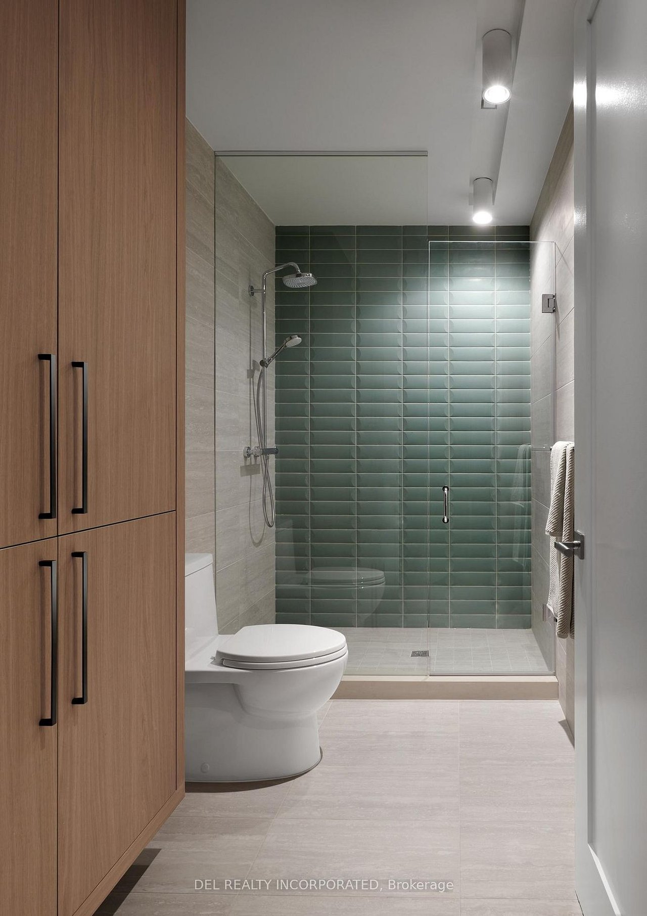 KING WEST'S PREMIER LUXURY COMMUNITY
