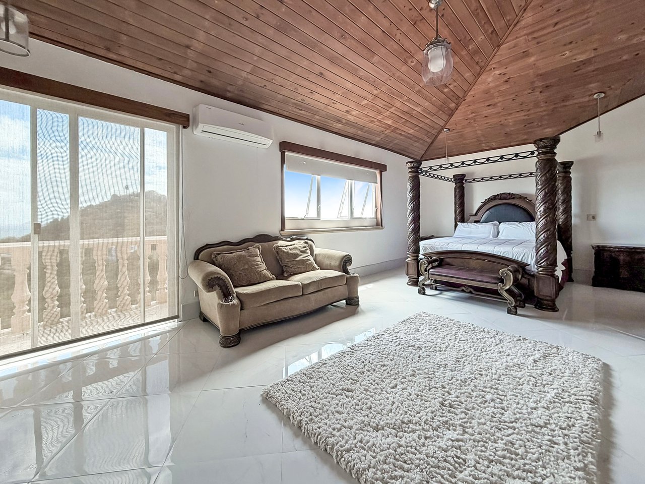 565 Parham Town 7 Bedroom Villa