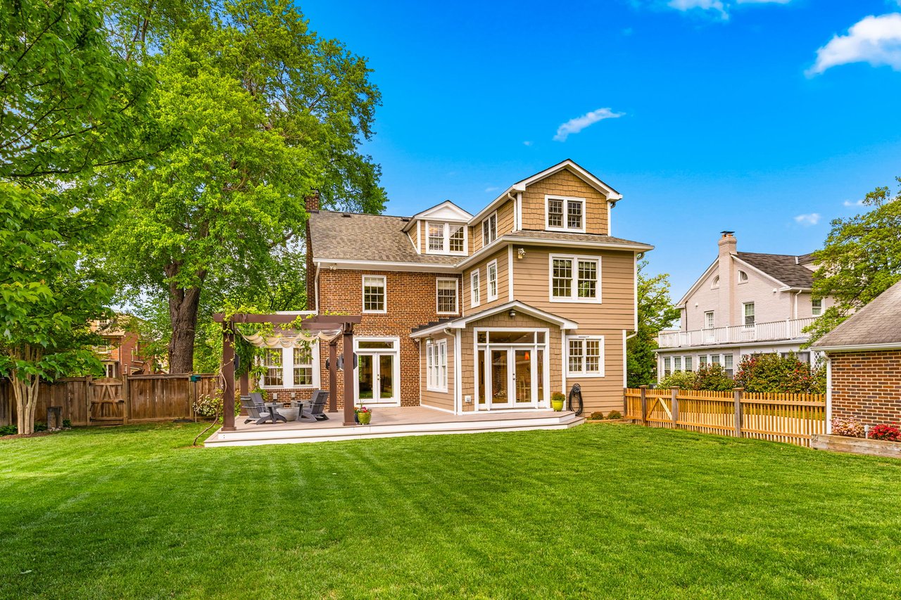 22 W OAK STREET