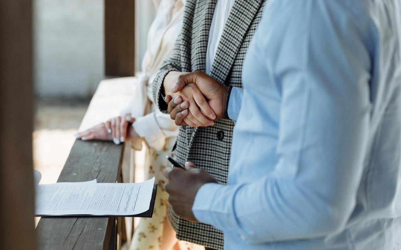 Top 5 Situations Where You Should Accept the First Offer on Your Home