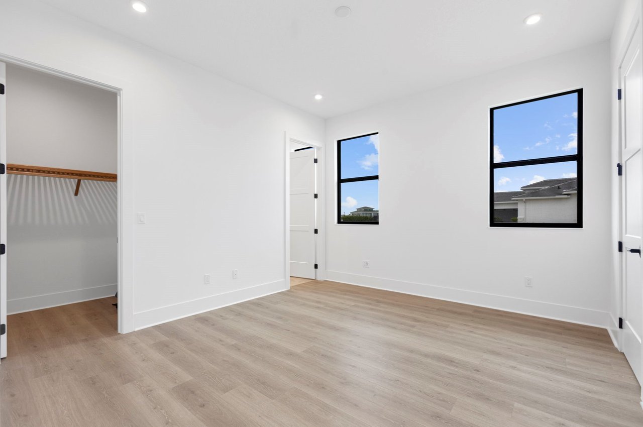 9187 SW Shinnecock Dr