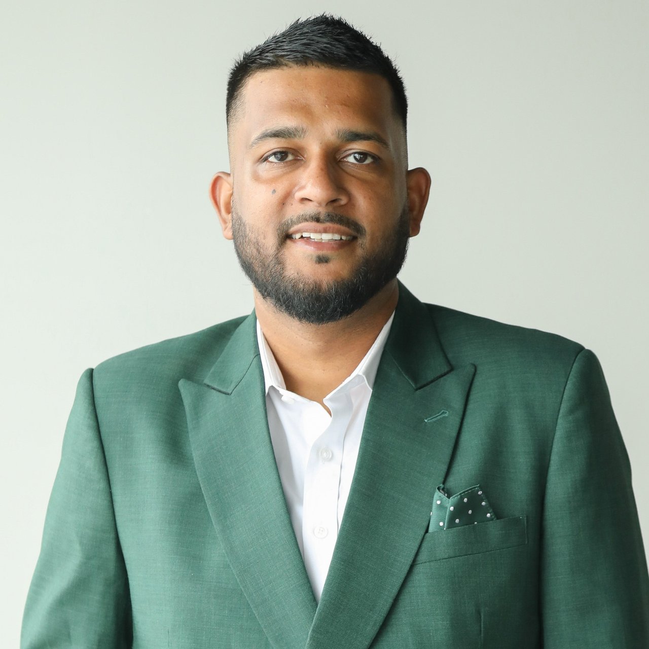 Glaston William Toronto, ON Real Estate Agent Headshot