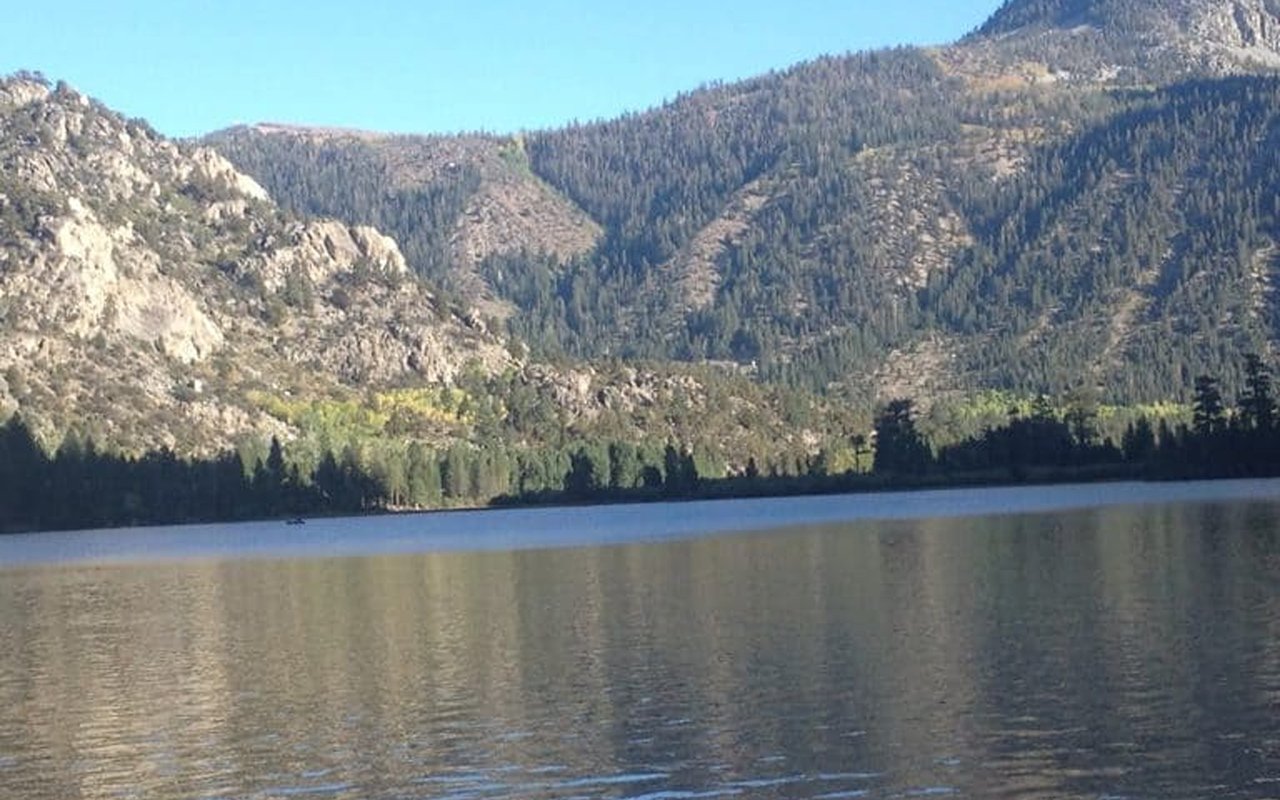 Silver Lake beneath forested, rocky mountains in Mammoth.
