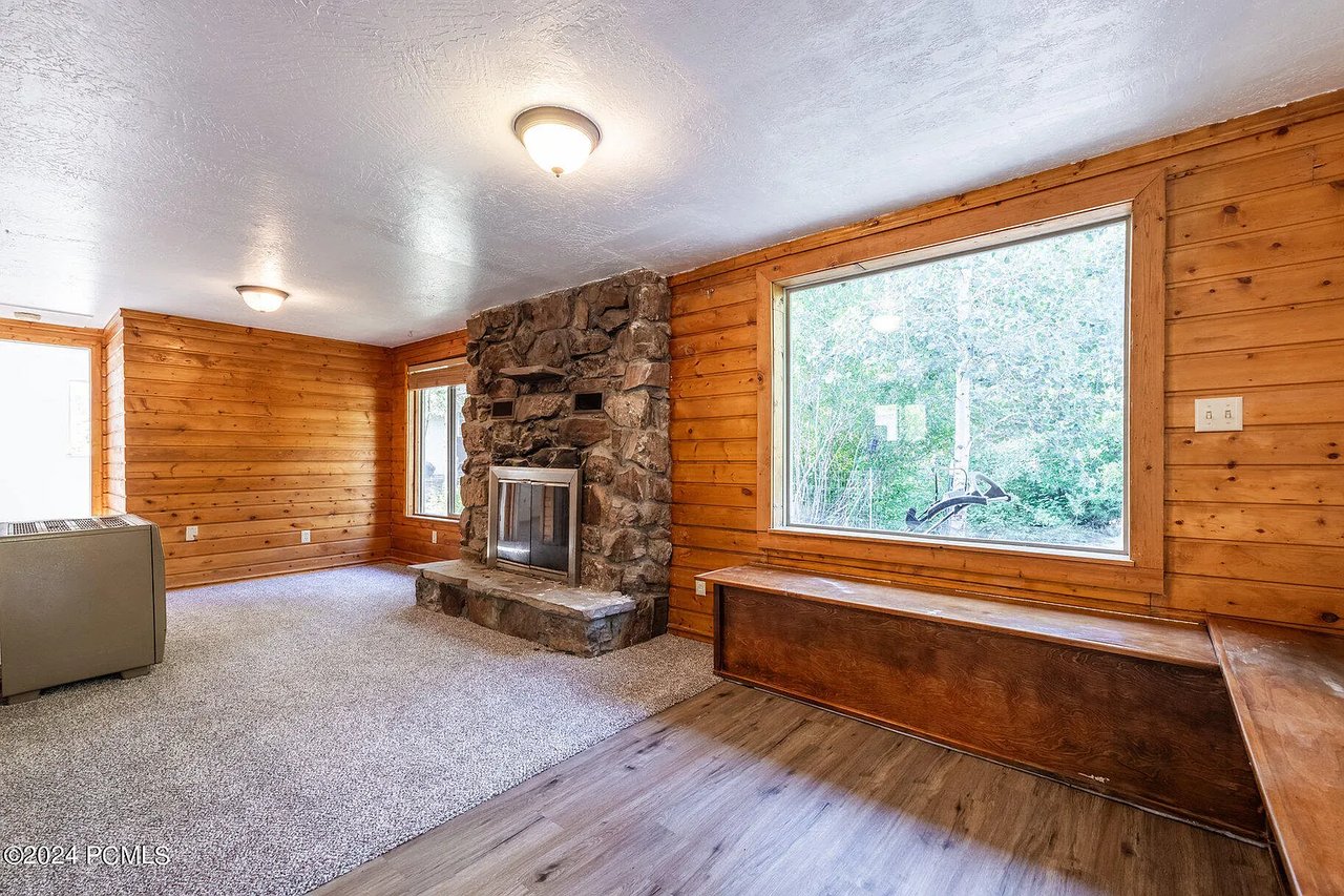 2189 Samak Park Loop