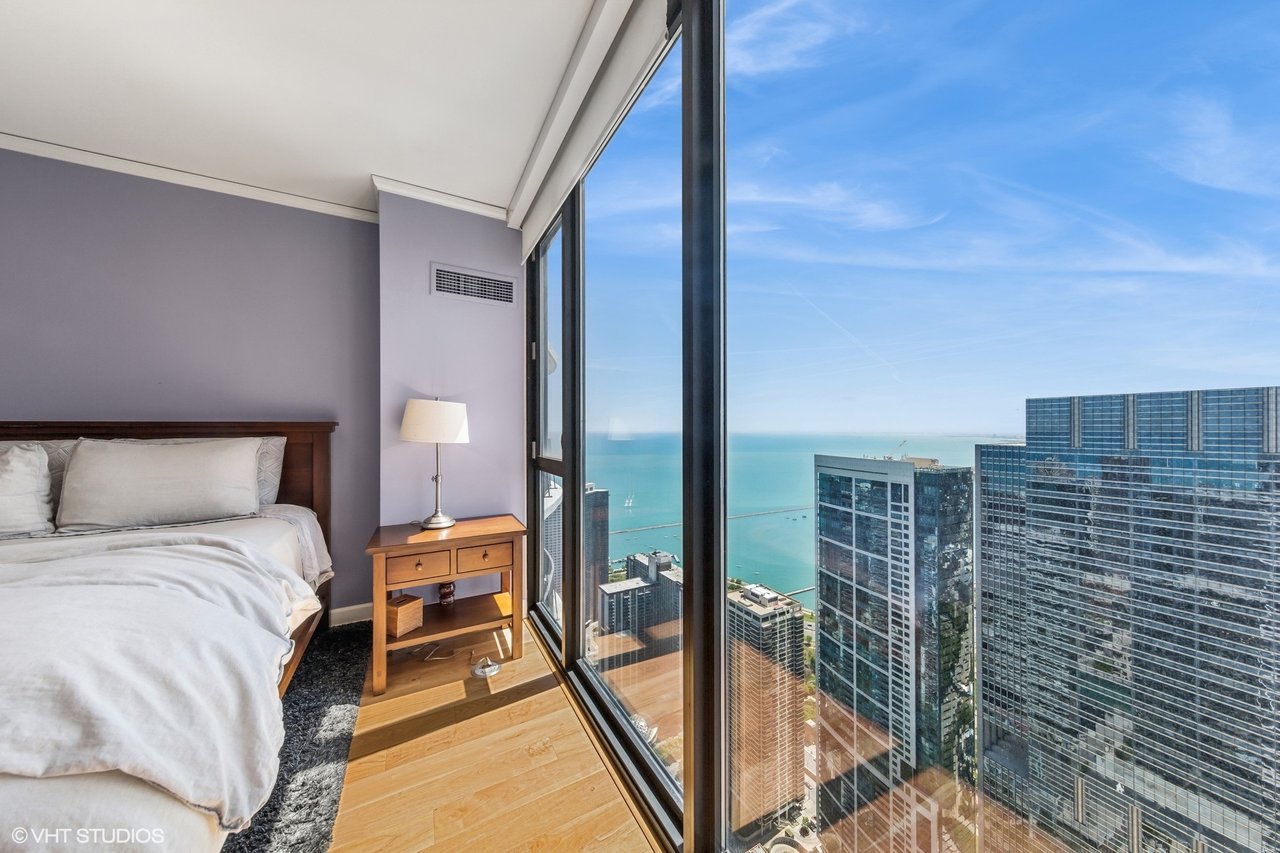 225 N Columbus Dr 7408