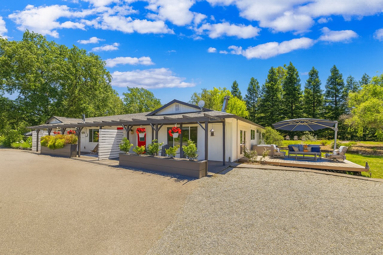 725 Lytton Station