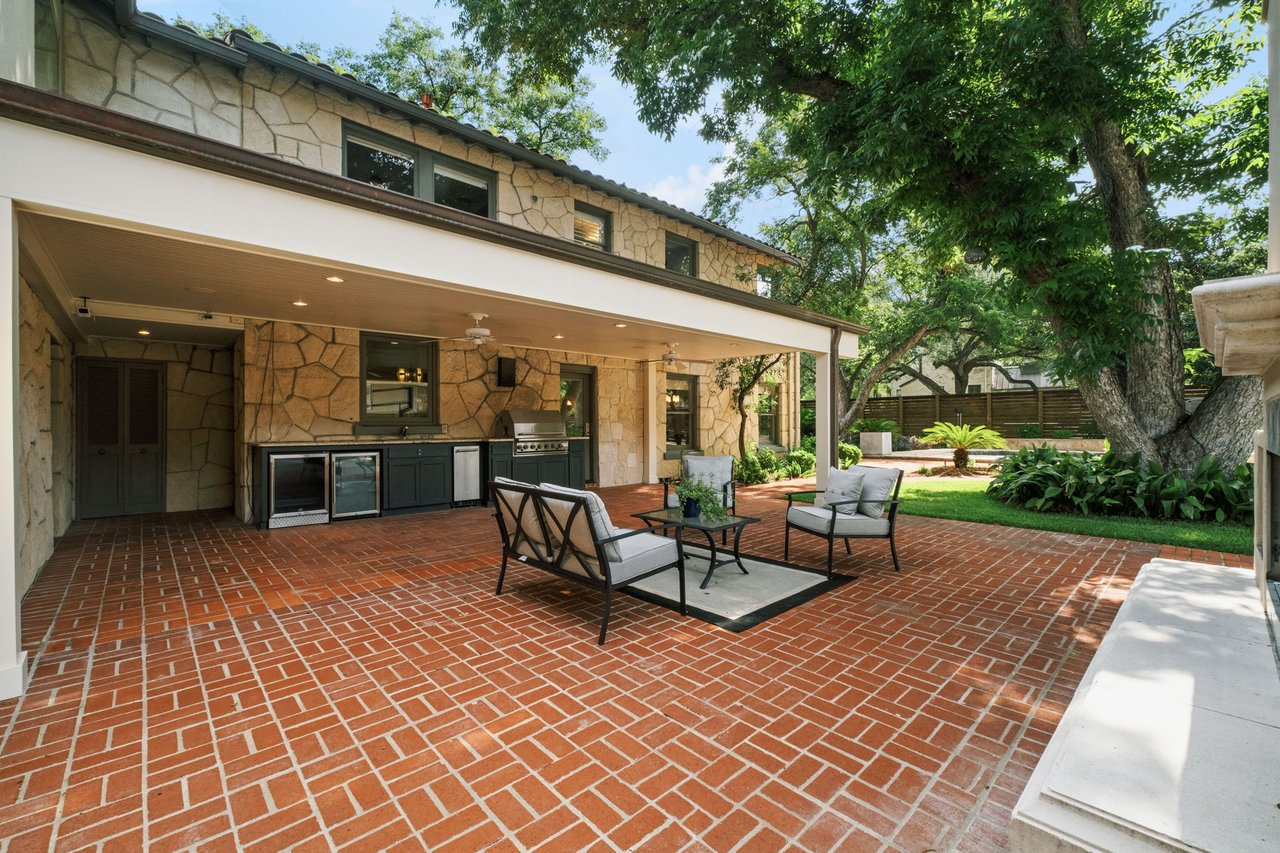 Luxury Property in Olmos Park