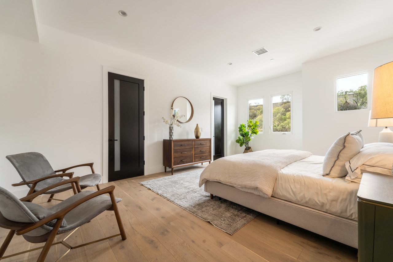 350 Mount Carmel Dr, Glendale 