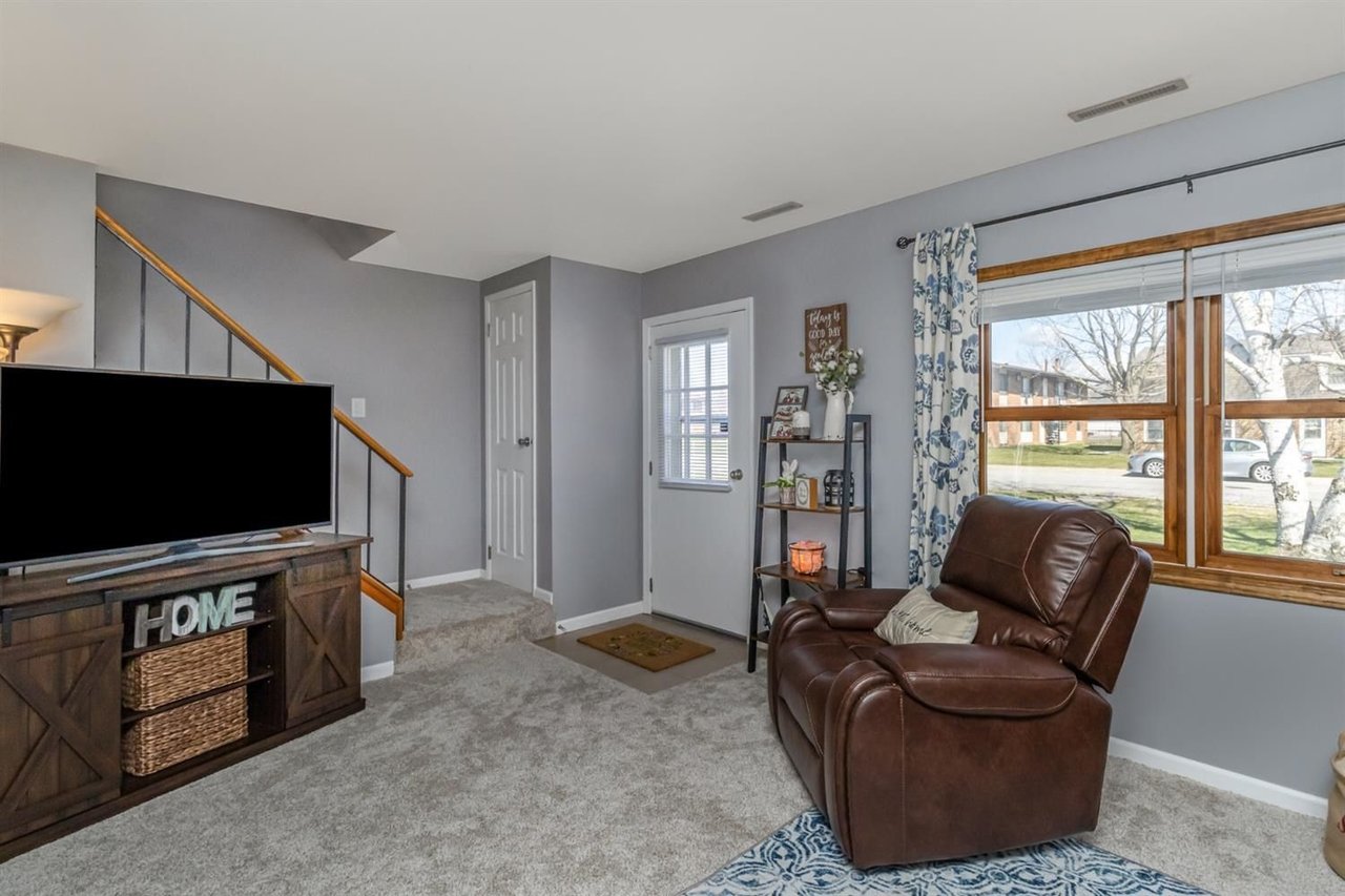 618-622 N Shelby Pl, Hobart, IN