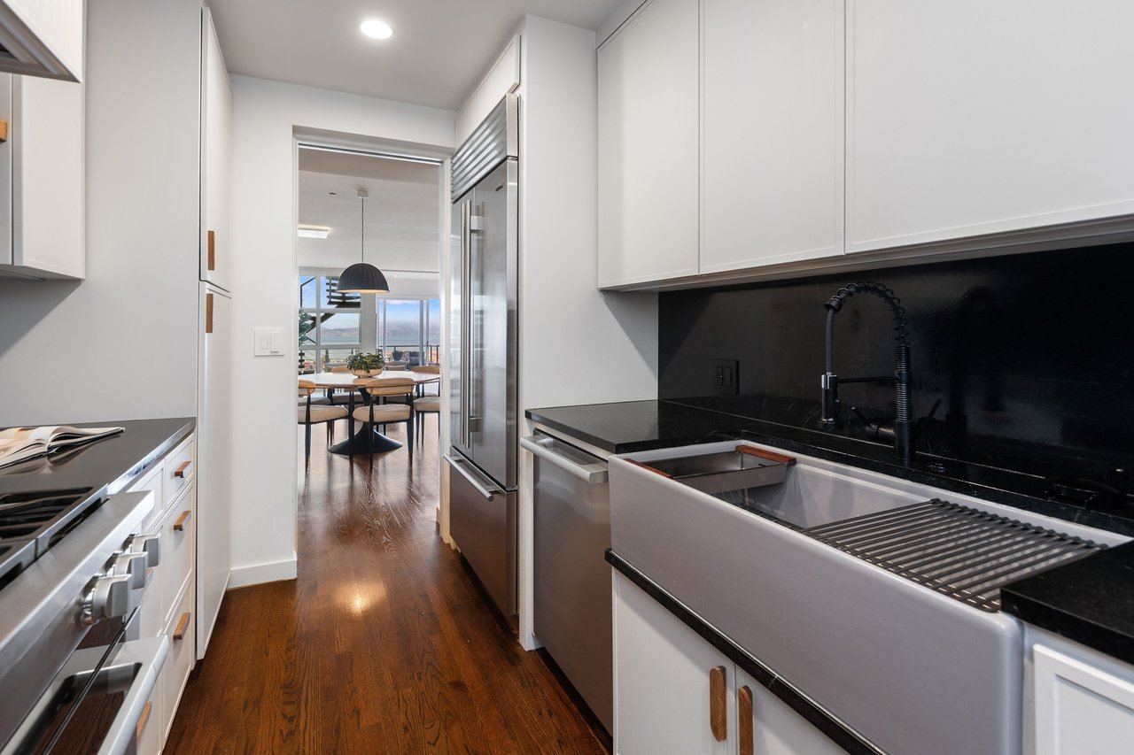 Modern Design and Panoramic Bay Views