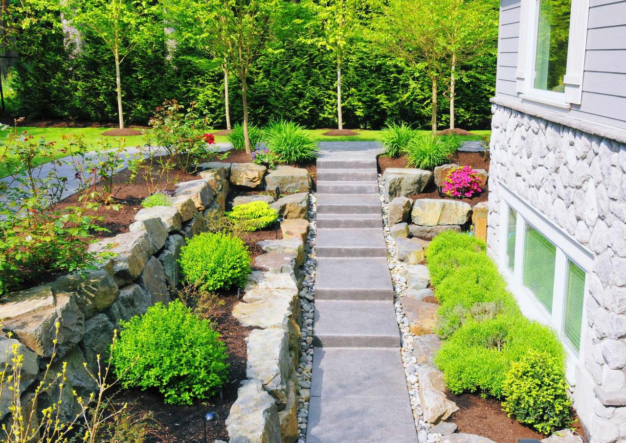 Low-Maintenance Landscaping Ideas That Look Great All Season