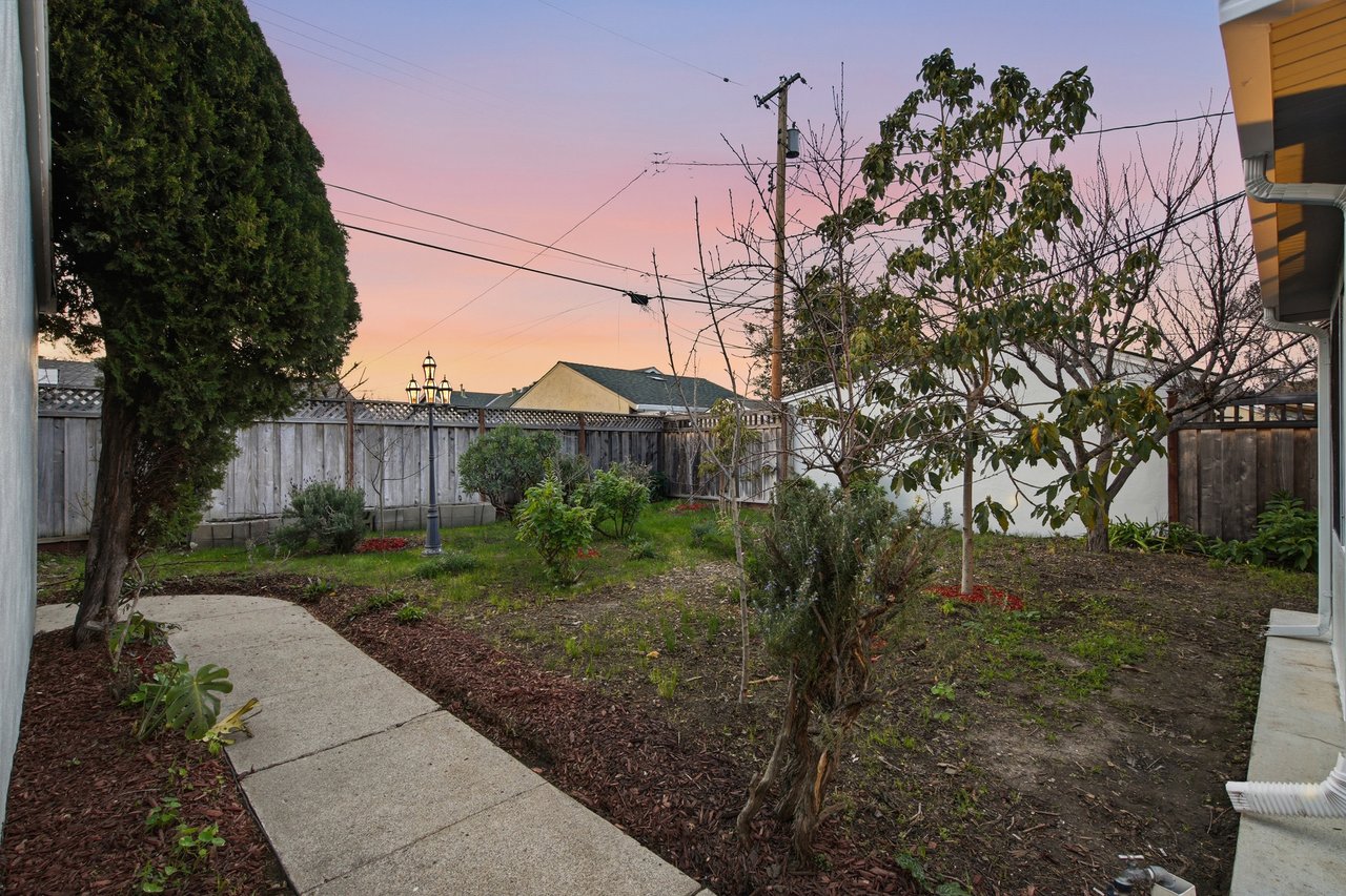 946 Los Padres Boulevard