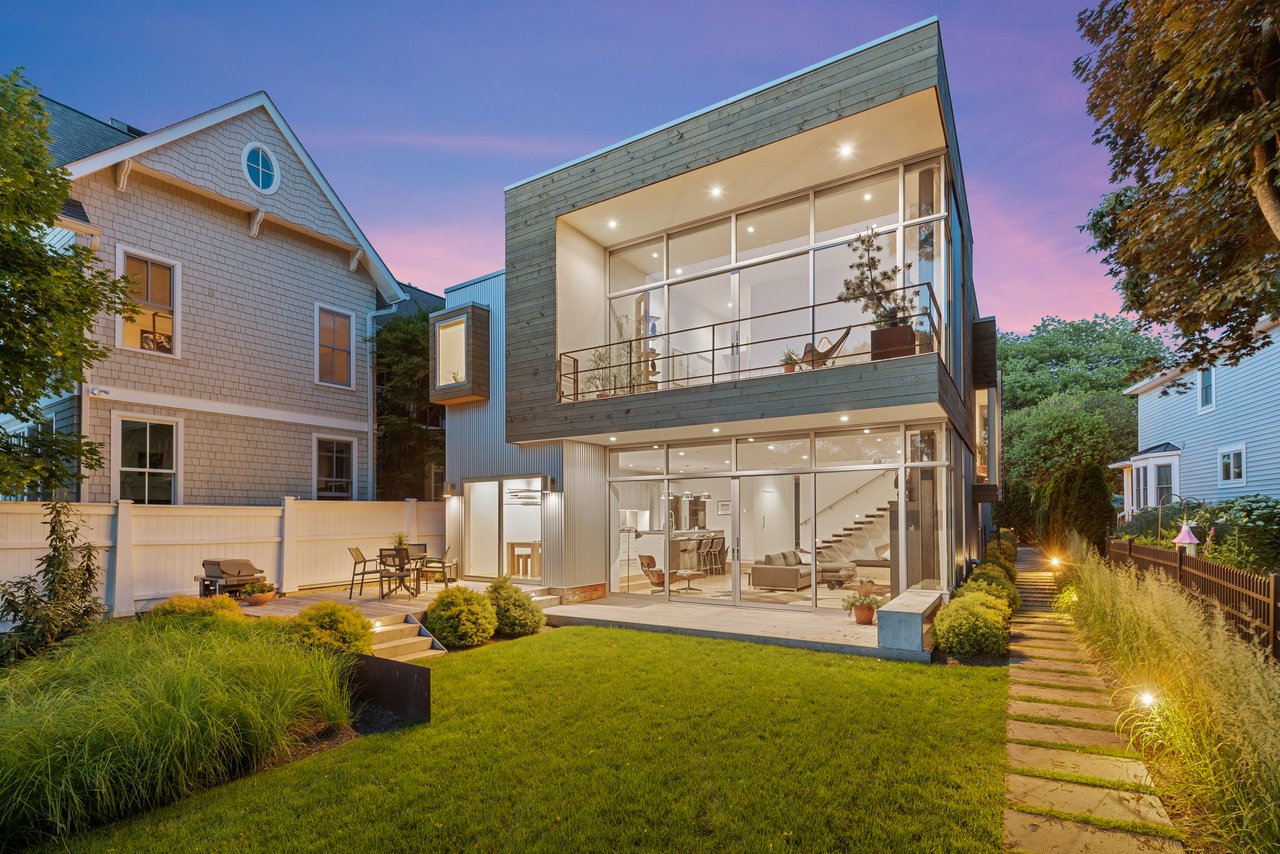 Award-Winning Modern Luxury Waterfront