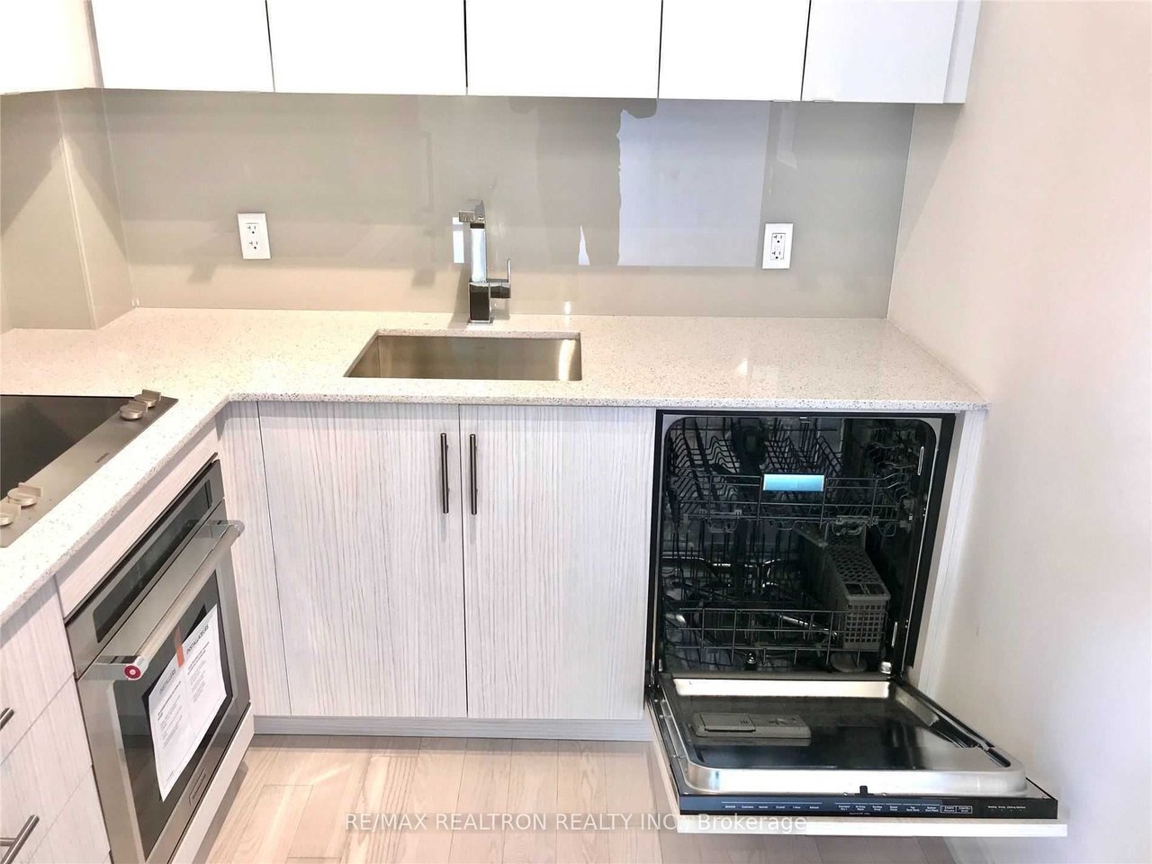 330 Richmond Street W Unit: 1105