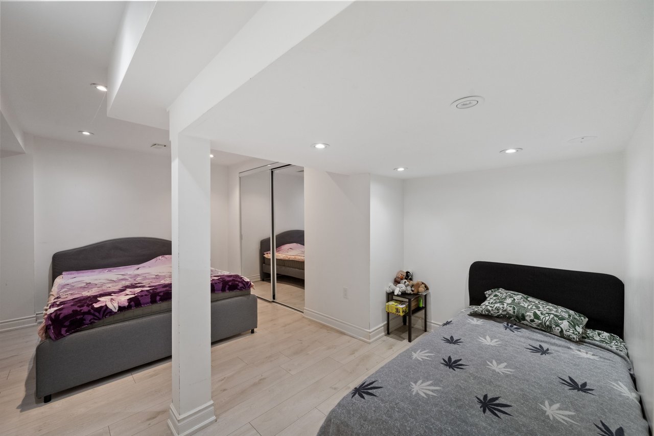 SOLD: Show Like a Model!