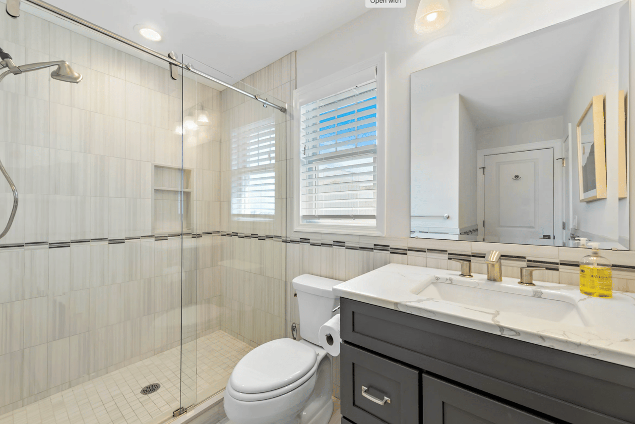 123 E. Colorado Avenue