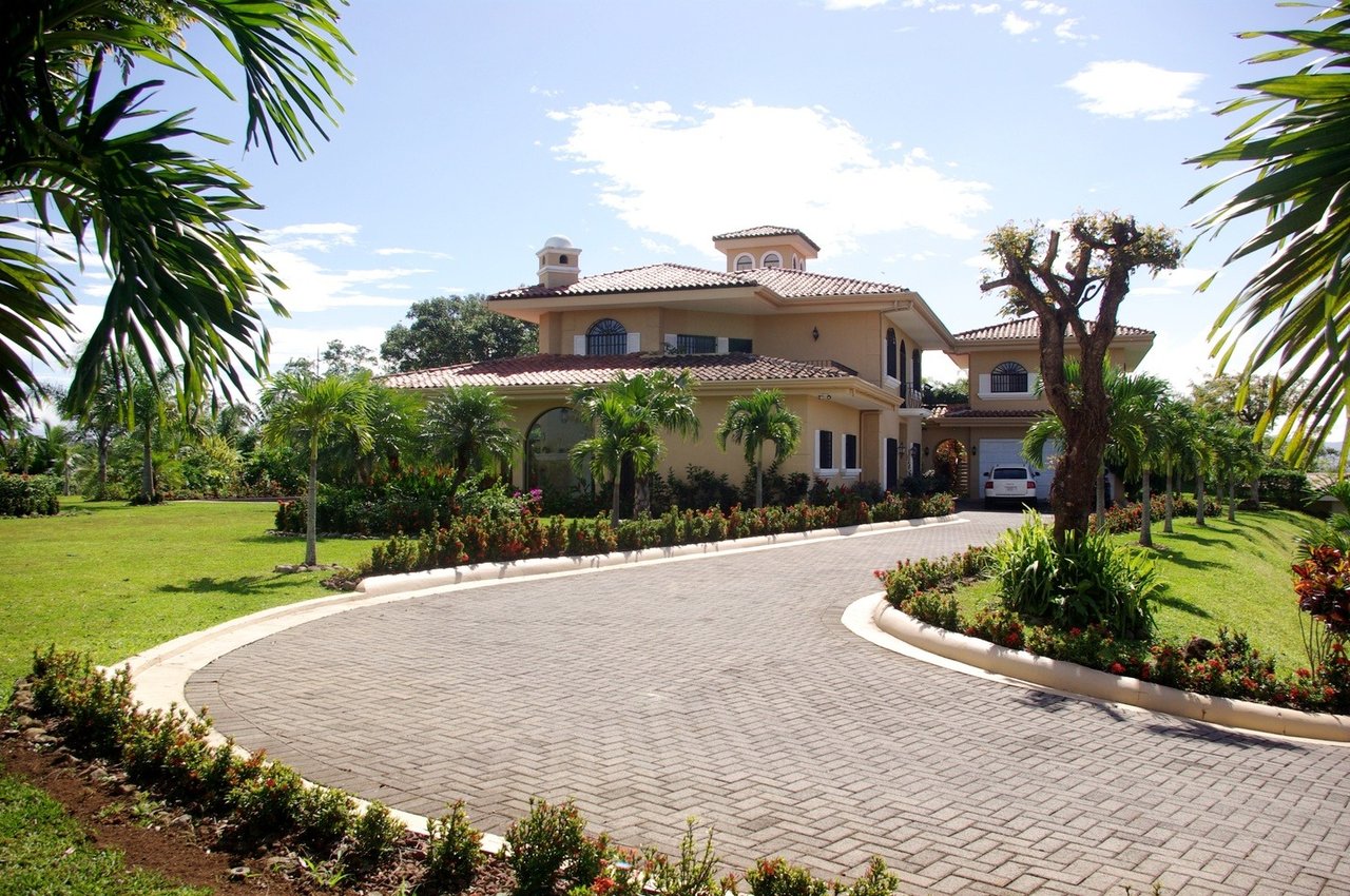 Luxurious Country Villa