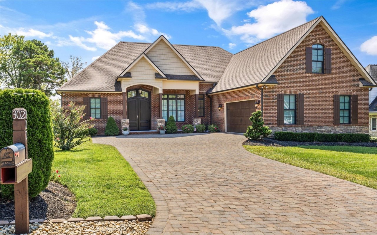 Wallace Luxury Spotlight | 302 Coweta Court Loudon, TN 37774