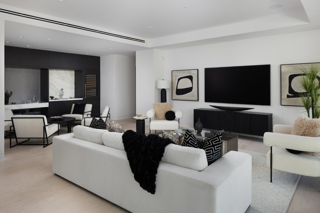 6587 N PALMERAIE Boulevard, 1050