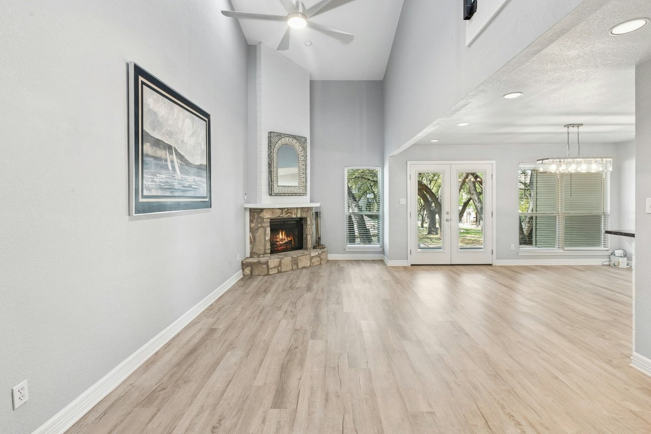 Horseshoe Bay Condo Just Listed!