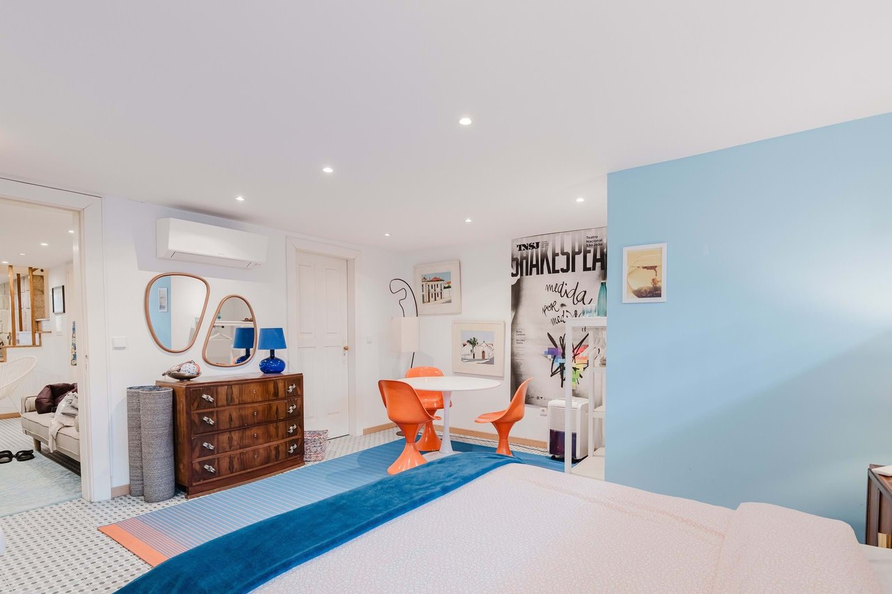 Beautifully Restored Townhouse Property with license for Short-Term rental in Bonfim, Porto