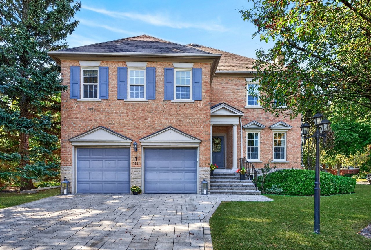 Executive Millcroft Townhome