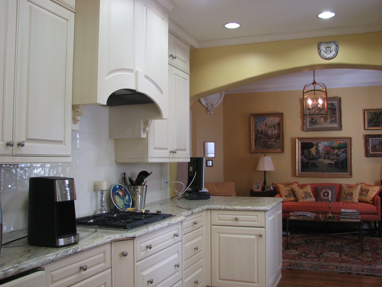 308 N Sycamore Ave #408