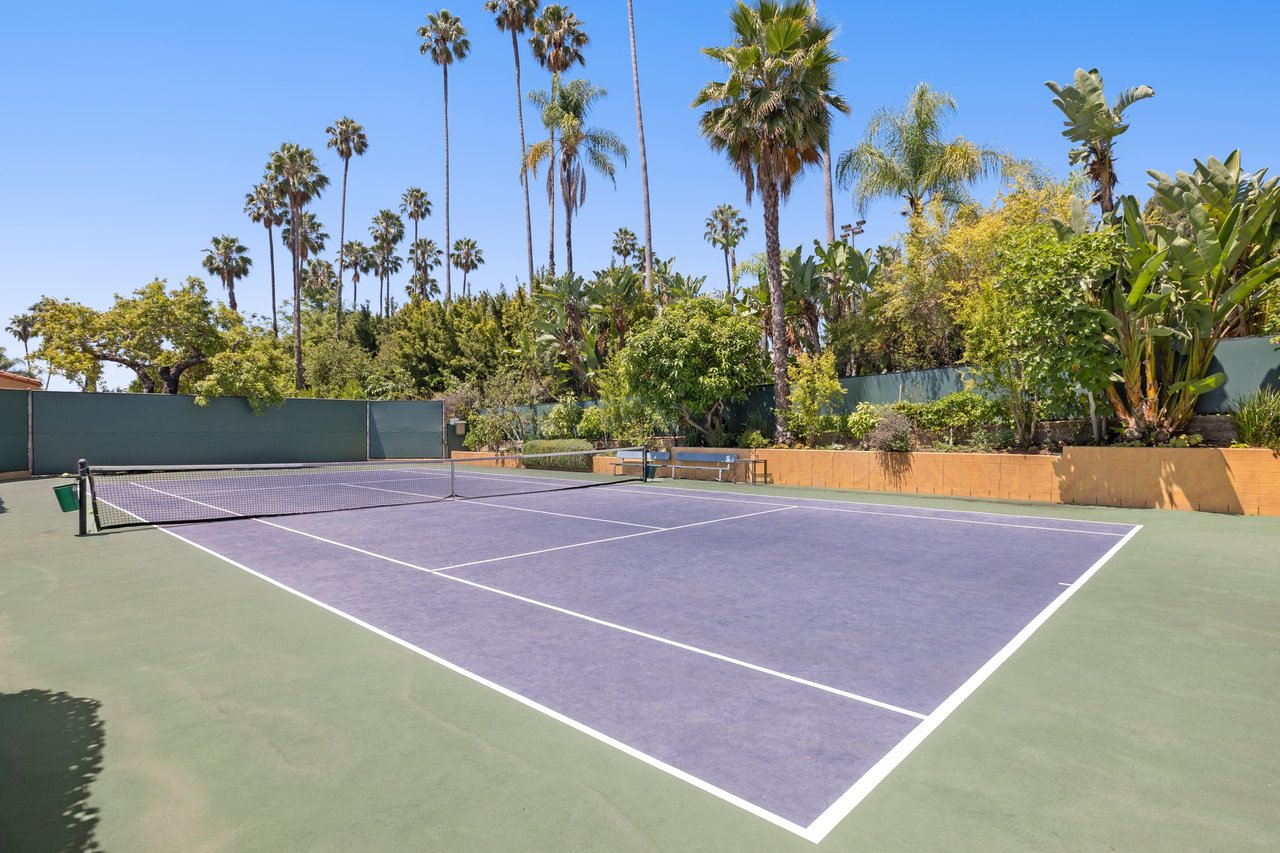 1121 La Collina Drive
