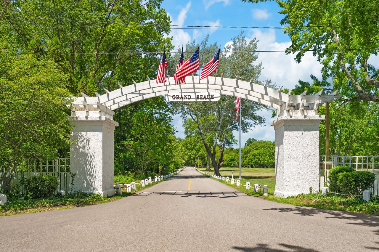 47118 Oak Avenue, Grand Beach, MI 49117