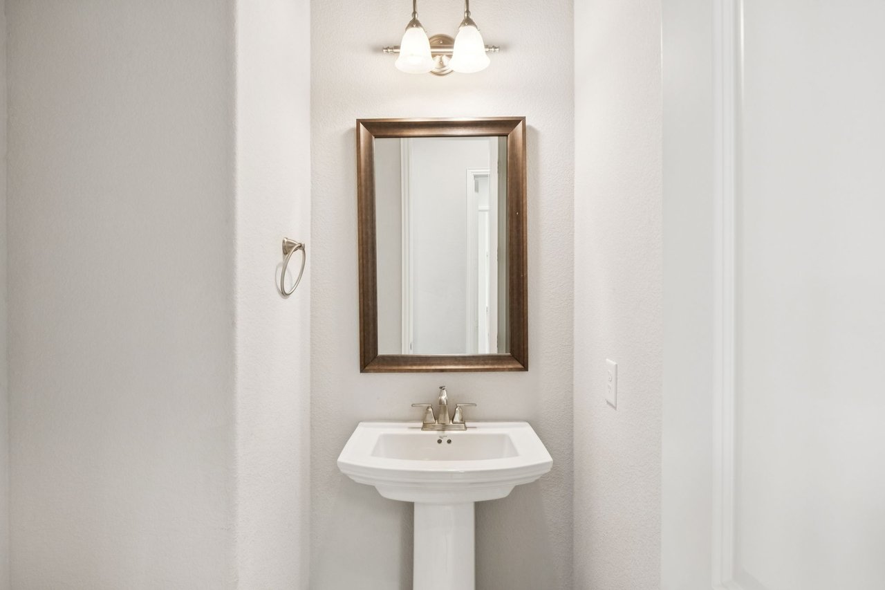 1001 Grassy Shore Ln