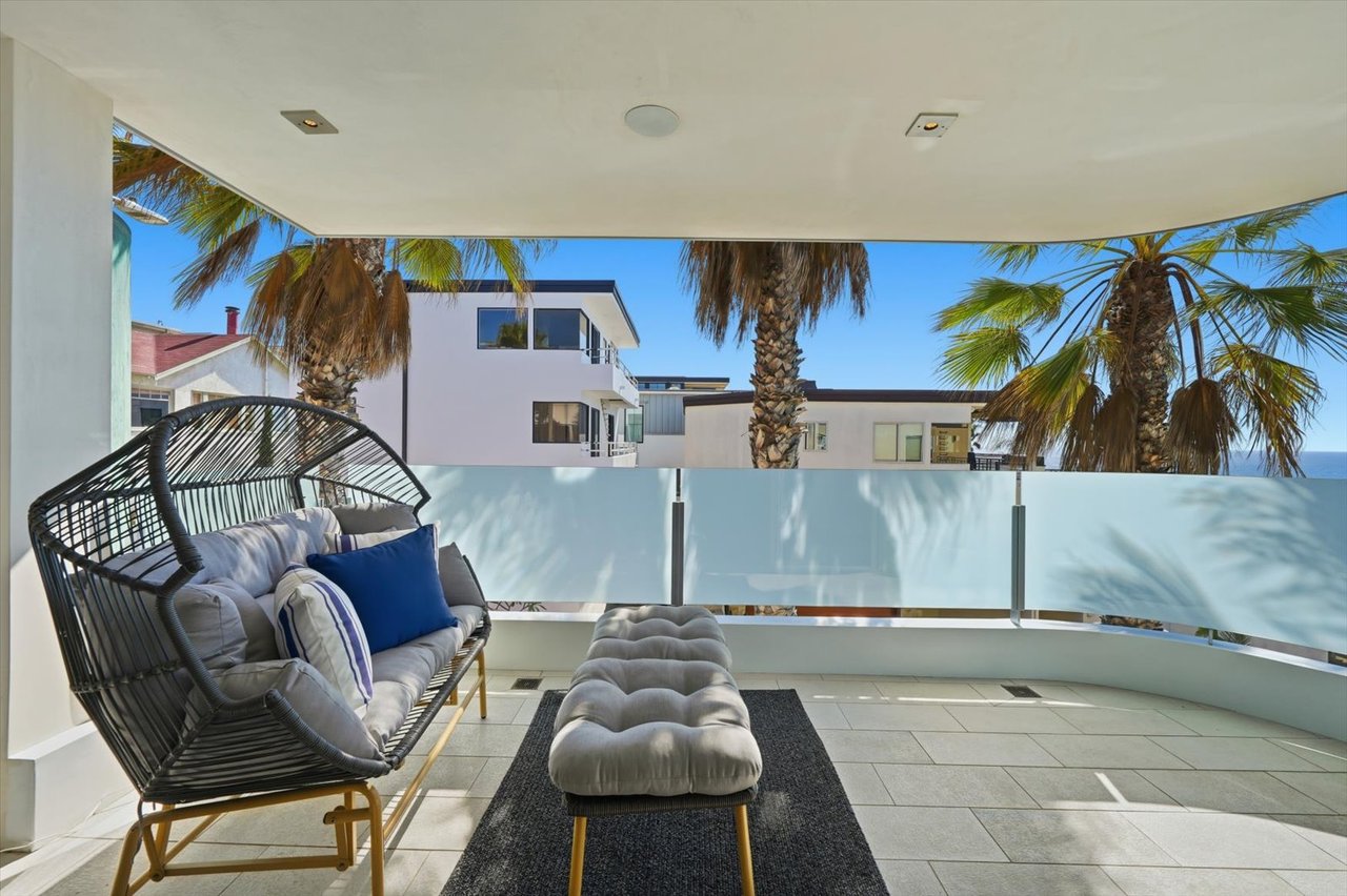  Steps from the Sand & Panoramic Views in Manhattan Beach