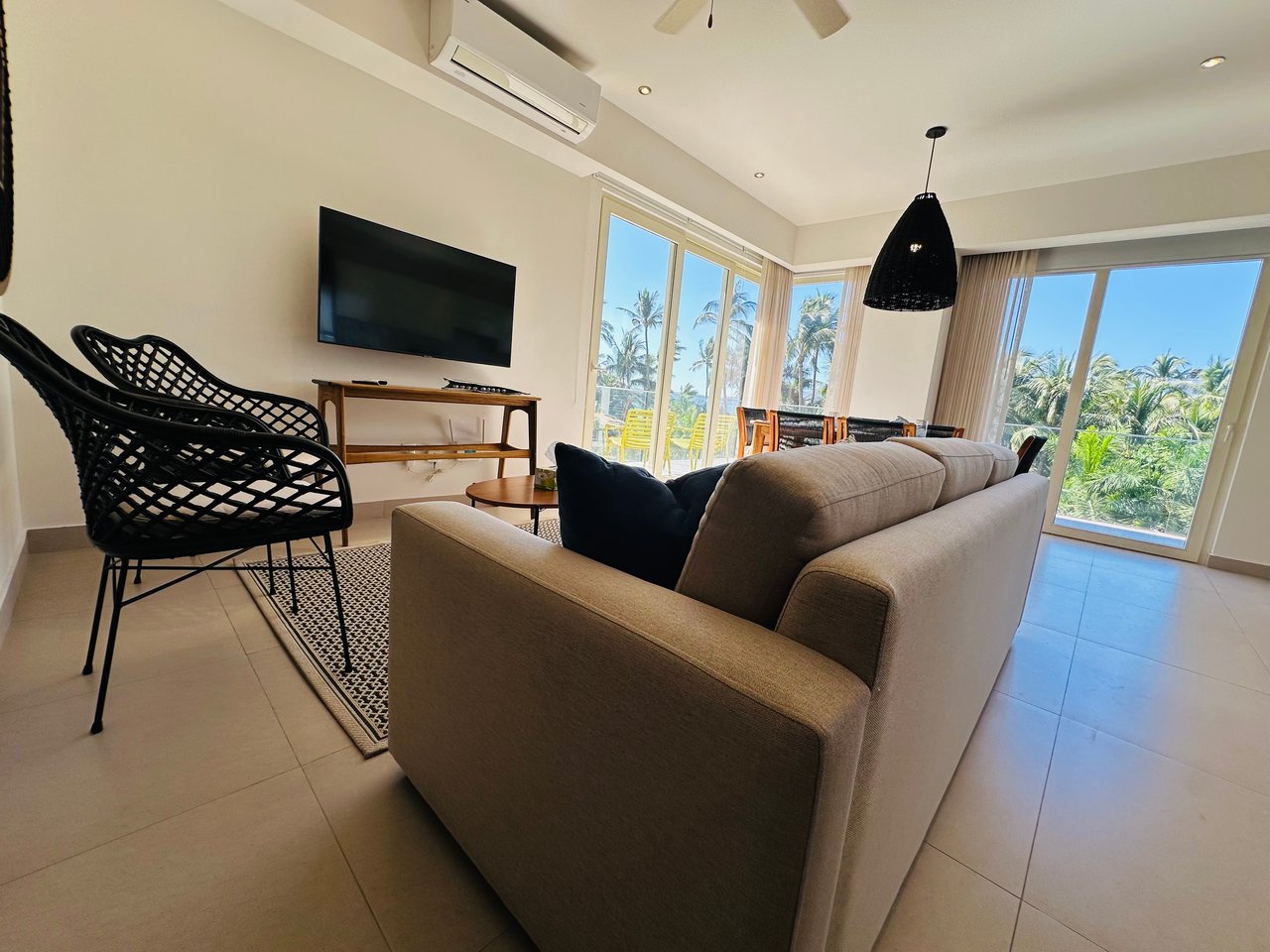 🌊 FOR RENT - Pavilion - 2 Bed Ocean Views - Check-In to the Extraoardinary!