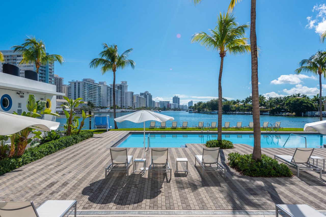 Aqua Gorlin Residence 703