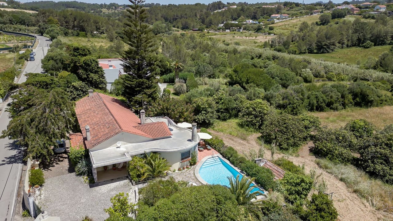 Exclusive Family Villa with Expansive Gardens Near Sintra’s UNESCO Heritage Centre