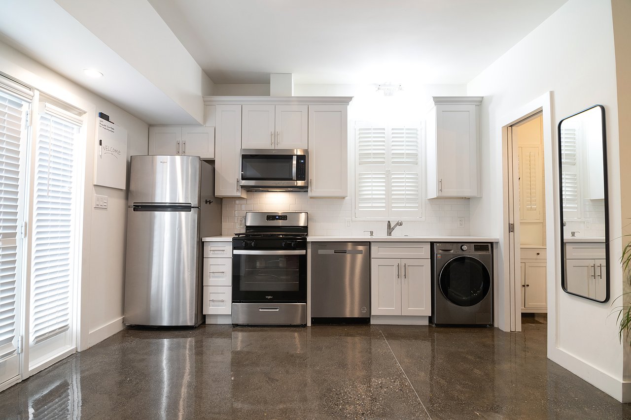 Sanctuary Paradise, N Citrus Ave, 90036