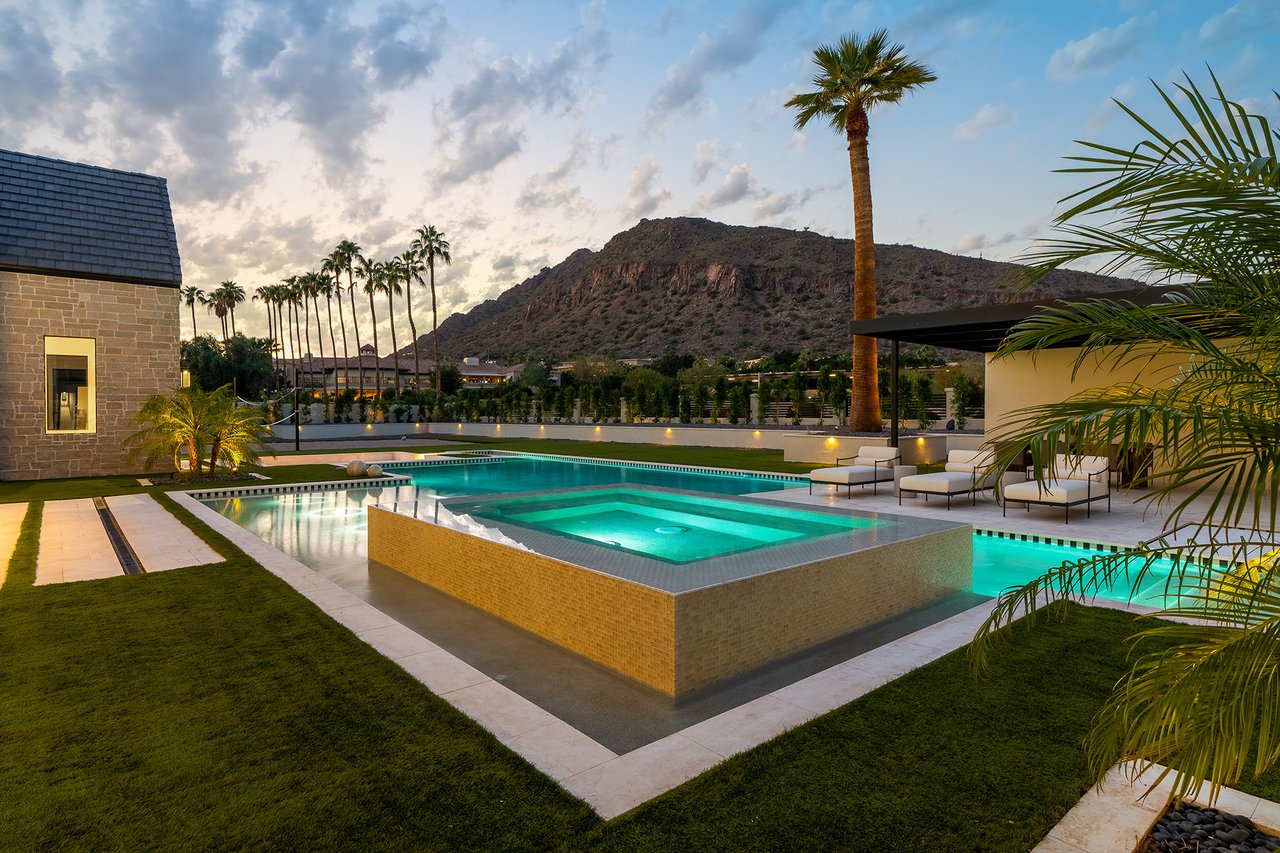 6230 E HILLCREST Boulevard