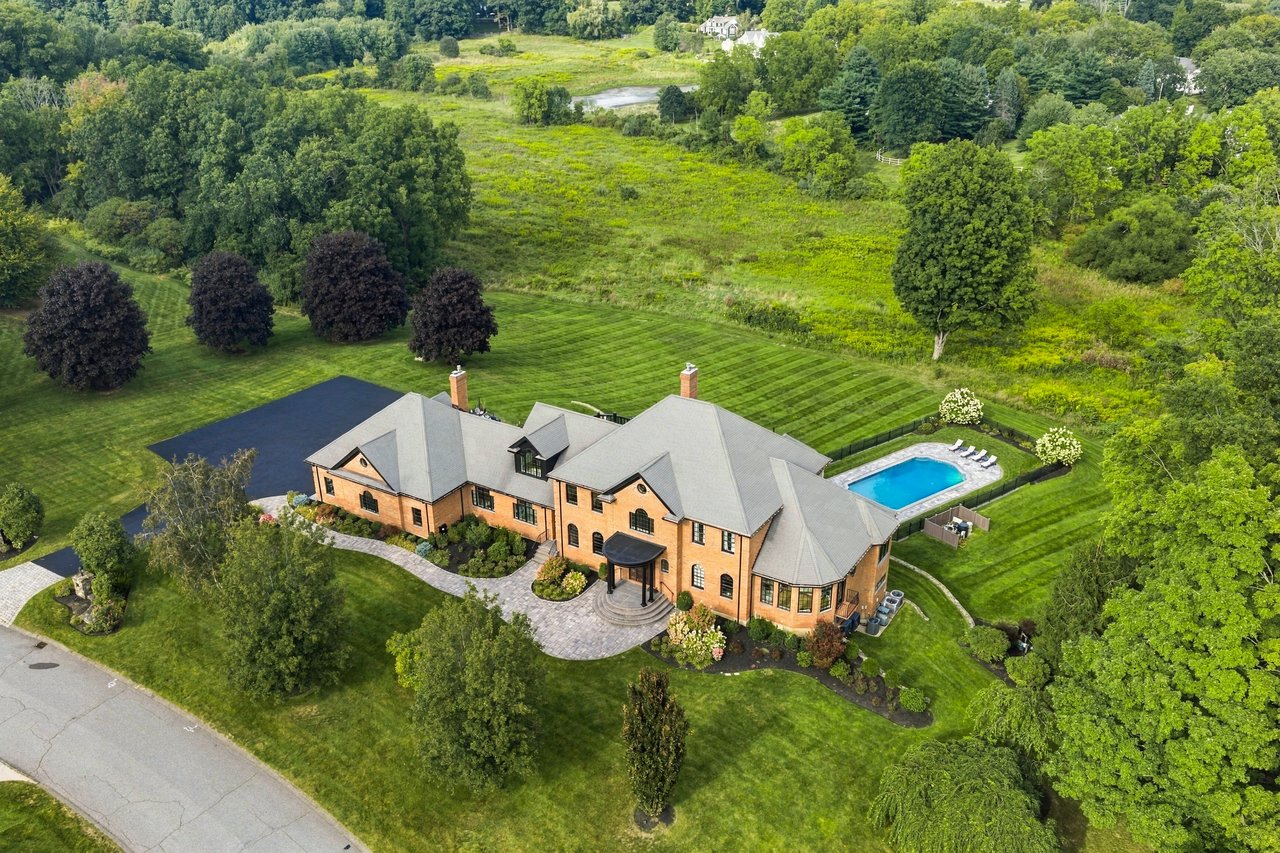3 Wyndemere Drive